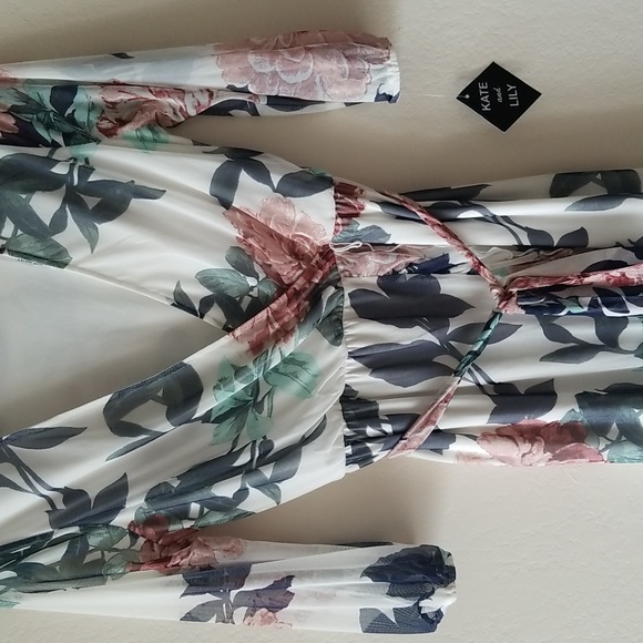 NWOT Mesh Floral 3/4 Sleeve Low V Neck Ruffle Midi Dress - Picture 4 of 5